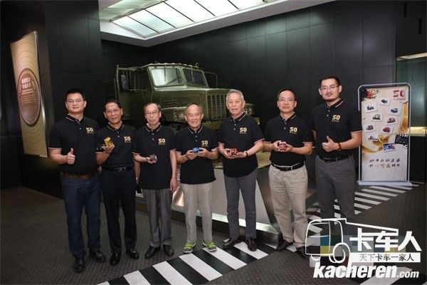 东风商用车东风人合影