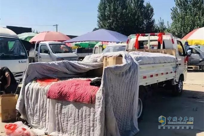 福田祥菱强大的稳定性、栏板的抗压性,保证了运输货物的完好无损