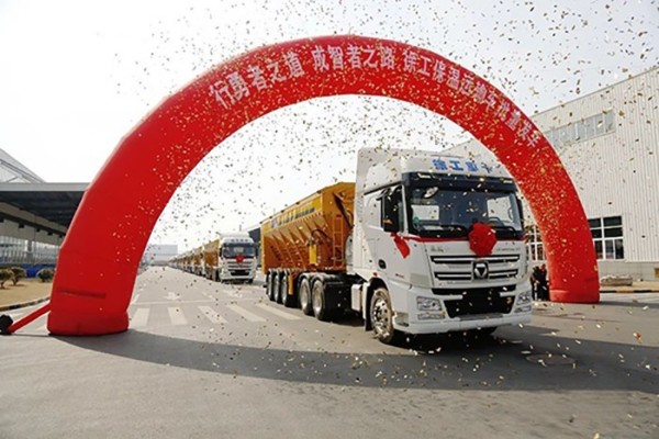 12台齐发!徐工保温运输车启航宁夏