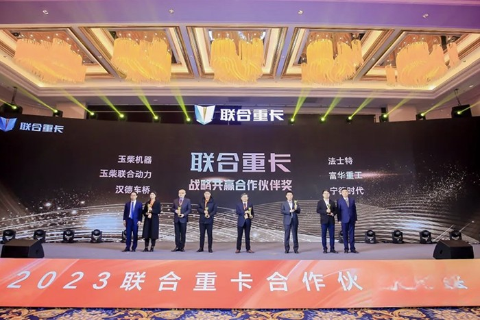 现场签单2300台!联合重卡+玉柴重机 共创共赢