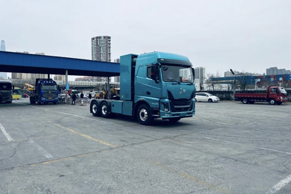 又一批量大单!未势能源配套氢能重卡交付新天钢&德达物流