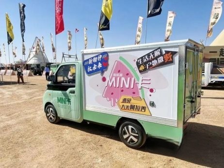 在阿拉善英雄会上“秀才艺”,北汽雷驰新能源MINI卡花式营销火出“圈”