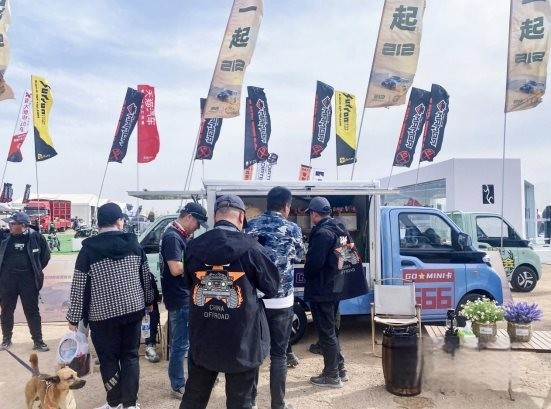 在阿拉善英雄会上“秀才艺”,北汽雷驰新能源MINI卡花式营销火出“圈”