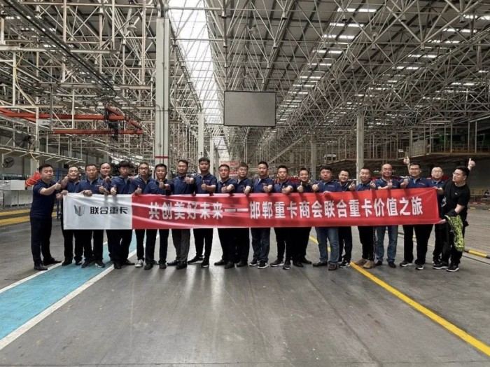 现场签约100台,联合C9趟数之王成为邯郸重卡商会的“心头好”!