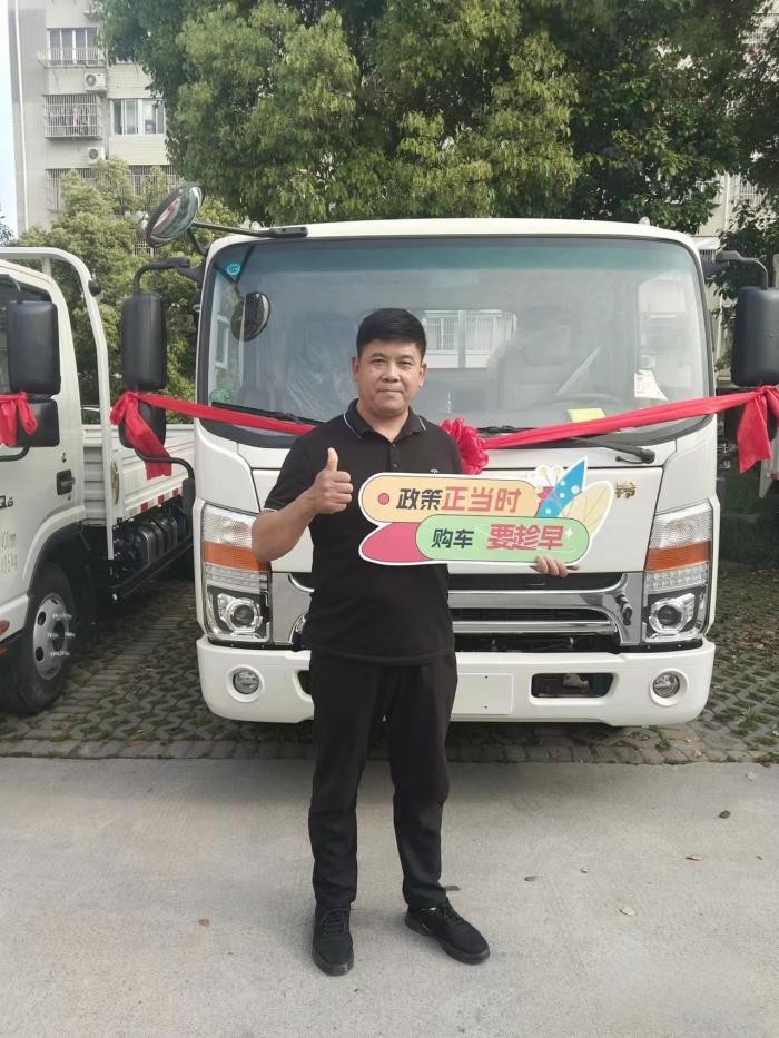 外出打拼30年,选择江淮1卡帅铃成立车队,他成为行业运输老大哥