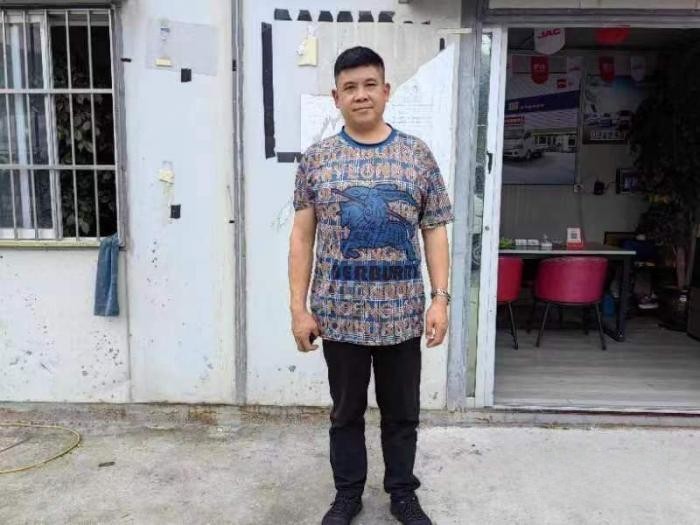 外出打拼30年,选择江淮1卡帅铃成立车队,他成为行业运输老大哥