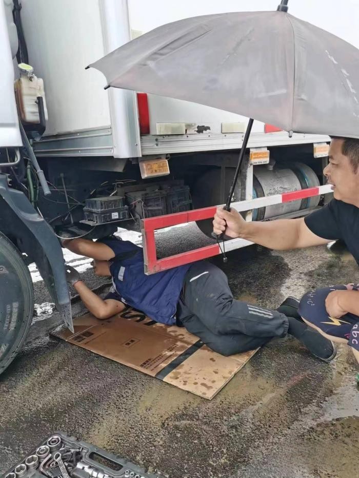 送物资进灾区,福田奥铃全面开启救援行动