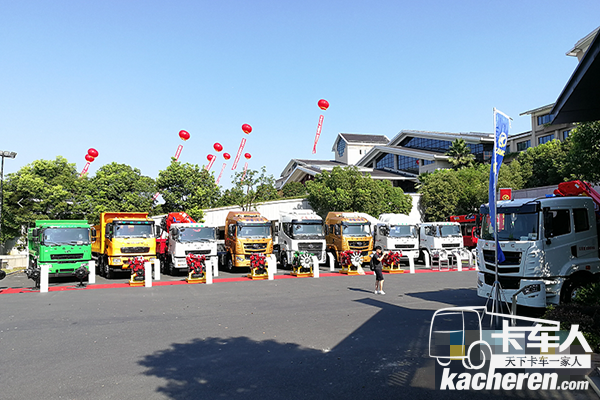 华菱星马2019年中商务年会展车区