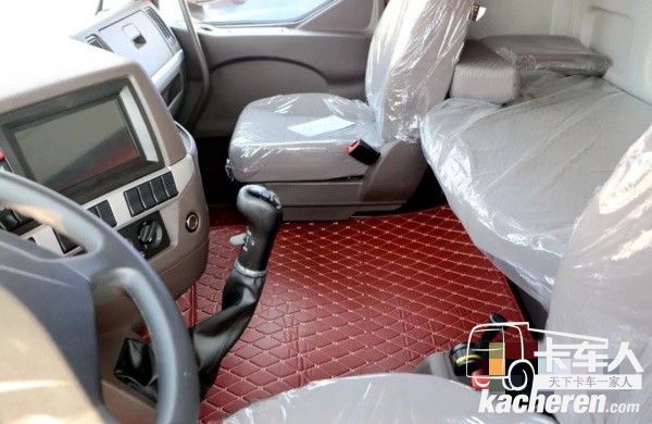乘龙H5快运房车驾驶室