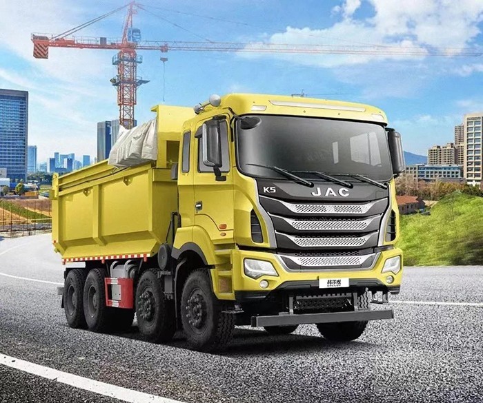格尔发8×4砂石料运输自卸车