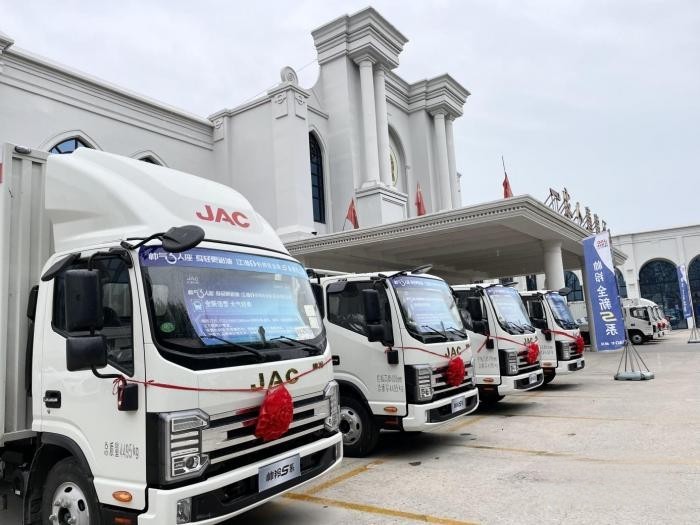 择一车“白首”武汉王总终遇帅铃圆梦中长途城际冷链物流!