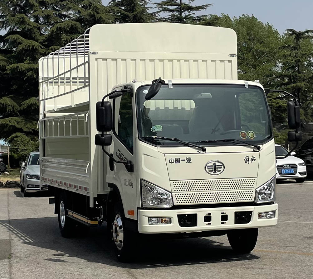 解放 J6F 140马力 3.78米排半仓栅式轻卡(国六)(CA5044CCYP40K56L2E6A84)